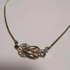 美品　結び目デザインクリスタル装飾付きネックレス　ゴールドカラー　高見え