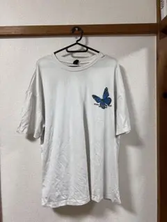 ホワイト Tシャツ 蝶のデザイン