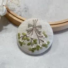 ハンドメイド・刺繍ブローチ＊クリスマス　ヤドリギ＊