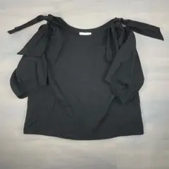 k. ブラック　リボン付きオフショルダーシャツ