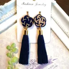 水引ネイビー タッセル 結び目デザイン ピアス/イヤリング(ハンドメイド)
