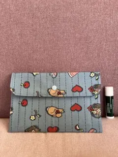 ハンドメイドのマルチポーチ 　通帳　お薬手帳　カード入れ　水色