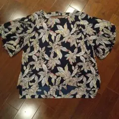 HAREの花柄 半袖 トップスのサムネイル