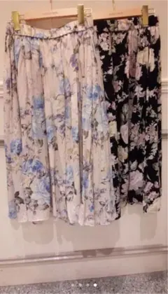 大花柄スカート