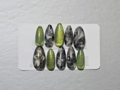 現品ネイルチップ　マグネット　大理石ネイル　ニュアンスネイル　緑　白黒