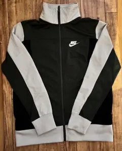 Nike ジップアップトレーニングジャケット ブラック/グレー　　子供用