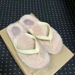 UGG定番サンダル FLUFFIEフラッフィー ビーサン ファー完売レアカラーのサムネイル