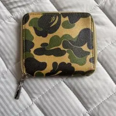 A BATHING APE アベイシングエイプ 二つ折り財布のサムネイル
