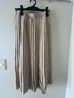 ユニクロ　プリーツスカート　Ｌサイズ ベージュ