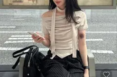 オフショルダー 半袖トップス ベージュのサムネイル