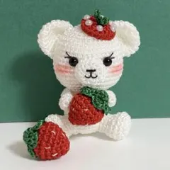 イチゴ　くま　あみぐるみ　ハンドメイド　プレゼント　キーホルダー　かぎ編み