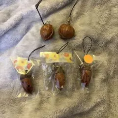 ハンドメイド　木の実　キーホルダー