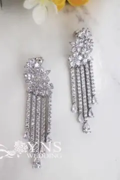 クリスタル装飾 シルバー ロングピアス