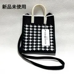 【新品タグ付】ショルダーバッグ　ポシェット　ブラックホワイト　千鳥格子　チェック