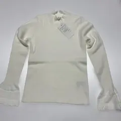 ホワイトリブ編みニット長袖