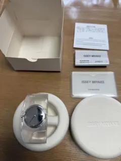 ISSEY MIYAKE O 腕時計 クリア バングルウォッチのサムネイル