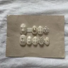 ホワイト ネイルチップ パール装飾　クマ