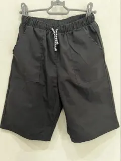 黒のハーフパンツ ウエストゴム付き