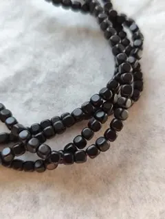 No.980　マットブラックのキューブビーズ