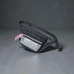 メッシュポケット付きブラックボディバッグ