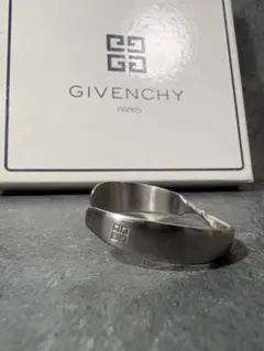 Givenchyバングル