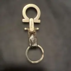フェラガモ Ferragamo キーホルダー　キーリング　ブラウン