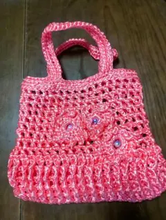 ピンク かごバッグ 花の装飾付き