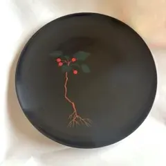 植物デザインの漆器皿　丸盆
