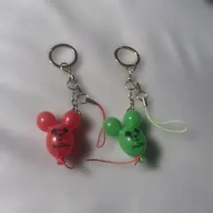 ディズニー　バルーンキーホルダー　赤　緑