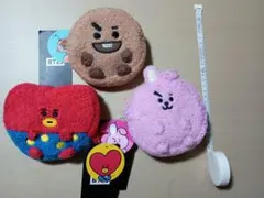 【まとめ売り】BT21 ボアポーチ 3種、ラバー素材キーホルダー、ステッカーほかのサムネイル