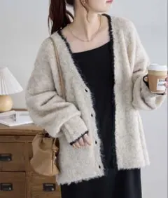 DISCOAT MIXブークレシャギー配色Vネックカーディガン