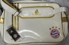 新品未使用 adidas エナメルバッグ サッカー スポーツバッグのサムネイル