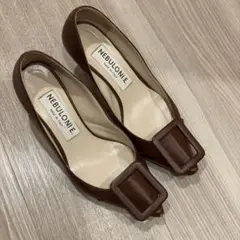 NEBULONIE ブラウン バックル付きパンプス