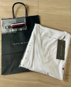 １着限定出品❗️【新品・タグ付き】トミーヒルフィガーワンポイントVネックTシャツ