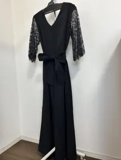 エレガントな黒ドレス Vネック レース袖