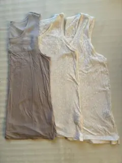 【UNIQLO 】タンクトップ グレー1点とホワイト2点　3点セット　Ｍサイズ