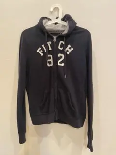 秋にピッタリ！Abercrombie &Fitch 紺色　パーカー