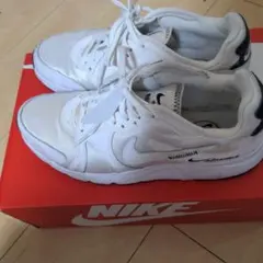NIKE Atsuma ホワイト ブラック スニーカーのサムネイル