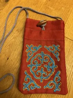 赤い刺繍スマホショルダーバッグ
