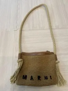 MARNI ストローショルダーバッグ ベージュ フリンジ付きのサムネイル