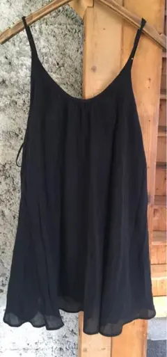 Urban Outfitters ブラックドレスのサムネイル