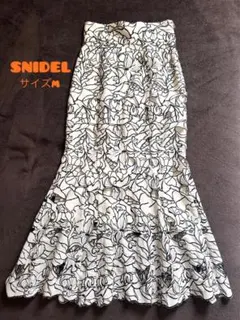 SNIDEL カッティングレースマーメイドスカート　花柄のサムネイル