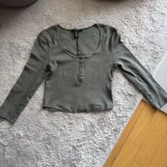 【SALE中‼️】FOREVER21 オリーブグリーン 長袖 Tシャツ