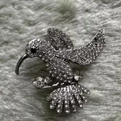 クリスタル調ストーン装飾 鳥型シルバーブローチ