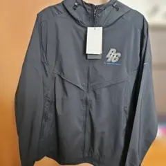 NIKEの「ラン エナジー ウィンドランナー」メンズ用ウインドブレーカー