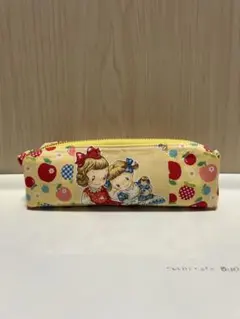 ハンドメイド　マーガレット＆ソフィー　コンパクト　ペンポーチ