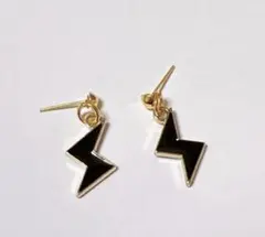 イナヅマ ピアス ハンドメイド
