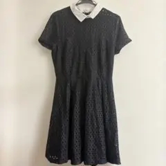 黒いレースのひざ丈ワンピース 半袖 襟付きのサムネイル
