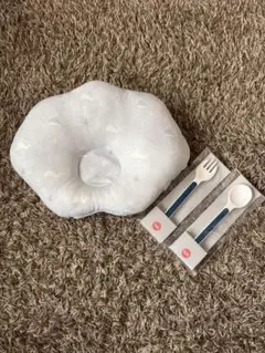 ベビー枕とtak 子ども用フォークとスプーンセット