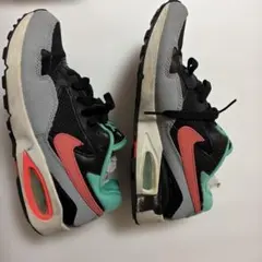Nike Air Max ST スニーカー グレー/コーラル